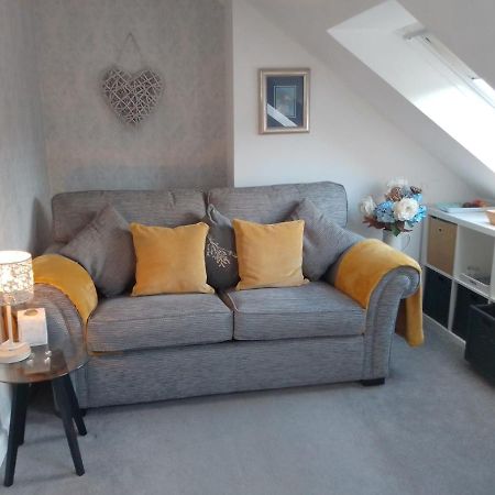 Village Life- Private Attic Suite - Living Room, Bedroom And Bathroom Newtown St Boswells Exterior photo